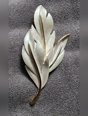 Vntg Pastelli MCM Metal Brooch